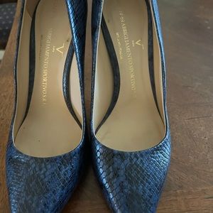 Versace 1969 Abbigliamento Sportivo black and blue pumps
